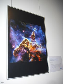 Una de las imágenes de la exposición, un detalle de la Nebula Carina captada por el Hubble.