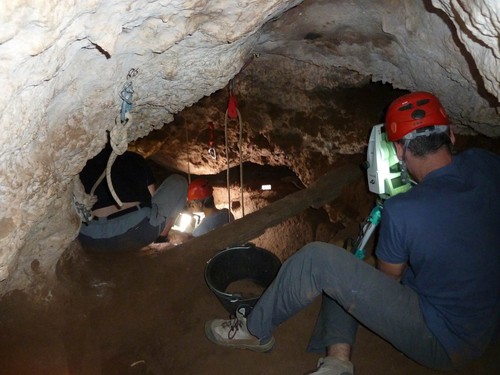 Excavaciones del CENIEH en la Cueva de los Torrejones.