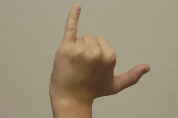 La Y en el lenguaje de signos (Foto: MEC)
