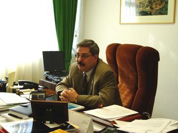 El vicerrector de Investigación, Marcelino Pérez, en su despacho