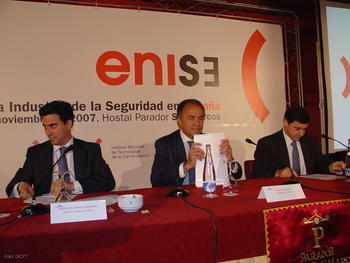Sebastián Muriel, Jesús Banegas y  Enrique Martínez, en la clausura de Enise.