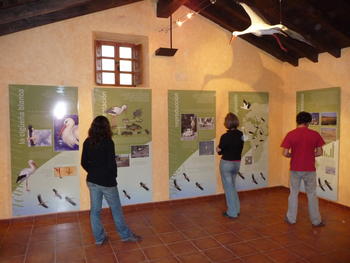 Paneles informativos del Centro de Interpretación de la Cigüeña Blanca.