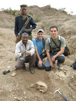 Equipo que participa en la excavación en Etiopía