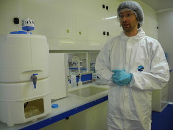 Dirk Hoffmann en su laboratorio (FOTO: Cenieh).