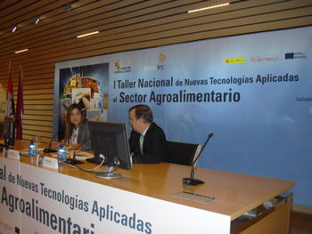 Carolina Blasco y Alfonso Arbaiza presentan el Taller de Nuevas Tecnologías Aplicadas al Sector Agroalimentario.