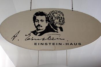 Firma de Albert Einstein (Foto: MEC)