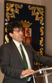 Cesáreo González, coordinador de las pruebas en la Universidad de Valladolid de la Olimpiada Matemática Española (FOTO: Carlos Barrena).