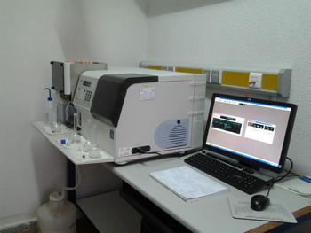 Equipo de espectroscopía de absorción atómica del Laboratorio de Química Ambiental de la UCAV (FOTO: Esther Luis Rosado).