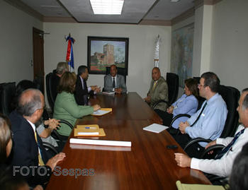 Reunión entre el ministro de Salud Pública y elegación de representantes de fundaciones de Santiago y de los Estados Unidos.