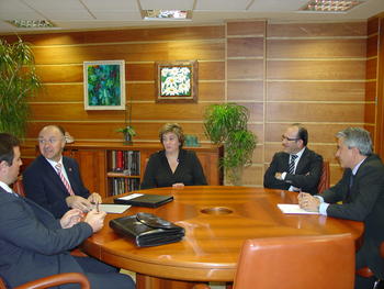Ramiro Ruiz Medrano, presidente de la Diputación de Valladolid y Maria Jesús Ruíz Consejera de Medio Ambiente, durante la reunión que han tenido en Valladolid