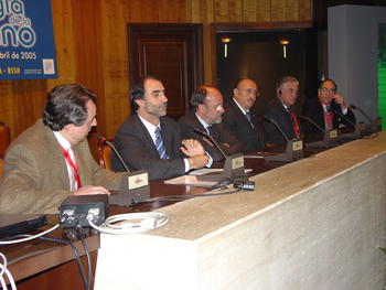 Mesa de autoridades en la inauguración del XVII Congreso Nacional de Cirugía de la Mano