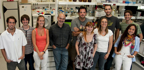El doctor Javier Palatnik y su equipo en el Laboratorio de Biología del ARN en el Instituto de Biología Molecular y Celular de Rosario. FOTO: AGENCIA CYTA.