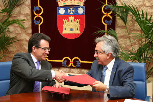 El acuerdo ha sido ratificado por el Rector de la Universidad de Colombia, Ignacio Matilla Prado, y el Rector de la Universidad de Burgos, Alfonso Murillo, en la sede del Rectorado de la Universidad de Burgos, en el Hospital del Rey. FOTO: UBU.