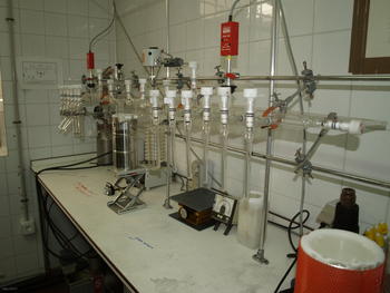 Una de las líneas de vacío del laboratorio de Isótopos Estables de la Universidad de Salamanca.