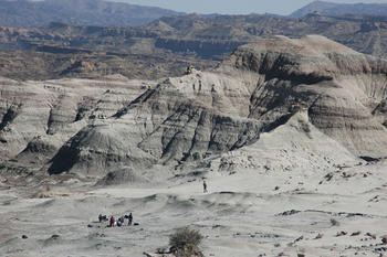 Vista de la formación geológica de Ischigualasto, en Argentina, donde fueron encontrados los restos fósiles del dinosaurio Eodromaeus murphi. (Foto: Ricardo Martínez, Universidad Nacional de San Juan)