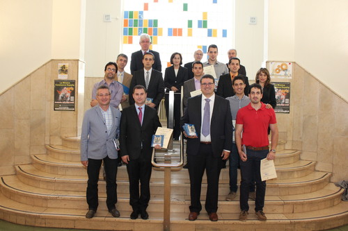 Foto de familia con los premiados junto al rector de la ULE, la directora de la Fgulem y el representante de la Fundación Universidades de Castilla y León. FOTO: FGULEM.