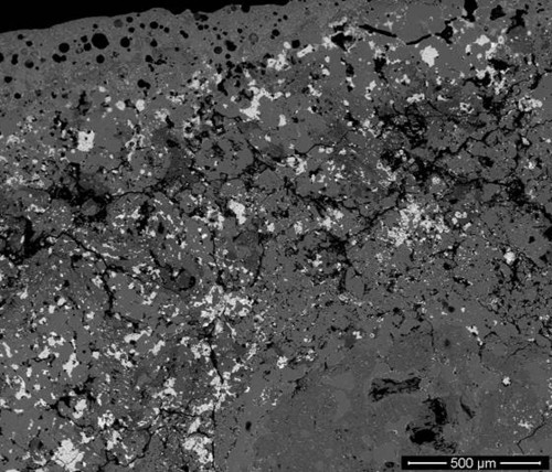 La textura interna de la condrita carbonácea CK4 Larkman Nunatak 04318 muestra los materiales de grano fino en los que tuvieron lugar los procesos de alteración acuosa. Imagen: CSIC.