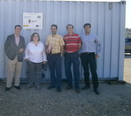 Los miembros del consorcio en la planta piloto del proyecto PLAMGÁS en las instalaciones de Biomasa del Guadalquivir en Vegas del Genil (Granada). FOTO: BYDT.