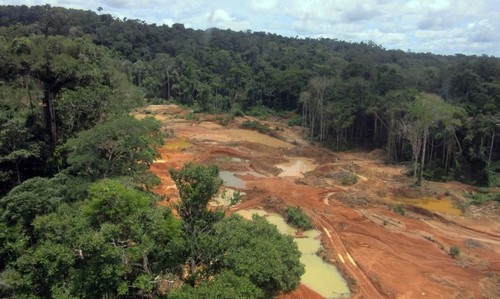 Mina ilegal en la Tierra Indígena Yanomami. / Policía Federal de Brasil.