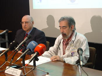 Los especialistas en Neumología José Luis Aller (a la derecha) y José Luis Carretero.