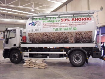 Camión para el transporte de pellets expuesto en Expobioenergía 2009.
