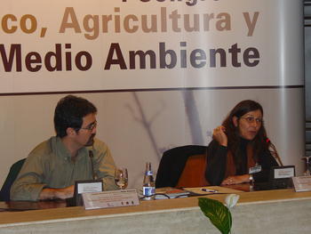 Romulo Menezes y Elke Noellmeyer durante su intervención en el I Congreso de Cambio Climático