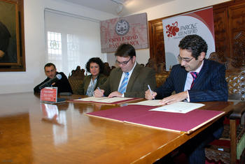 Firma del convenio entre la Fundación Parque Científico de la Universidad de Salamanca e Iter Investigación.
