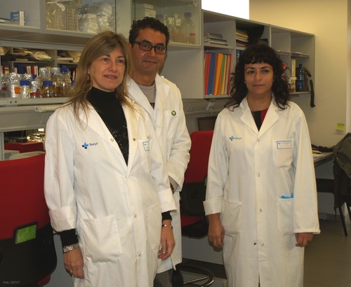De izquierda a derecha, Ángeles Almeida, Sergio Moreno y María Delgado, firmantes del artículo.