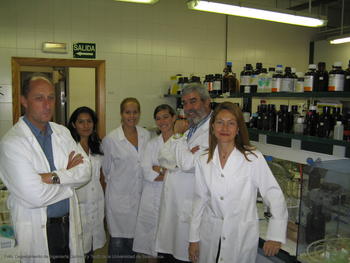 Algunos miembros del equipo de investigación del Departamento de Ingeniería Química y Textil de la Universidad de Salamanca.
