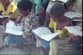 Niños en una escuela de Etiopía (FOTO: ITE).