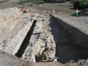 Rampa de acceso encontrada en la excavación realizada en la ciudad de Confluentia (FOTO: JCYL).