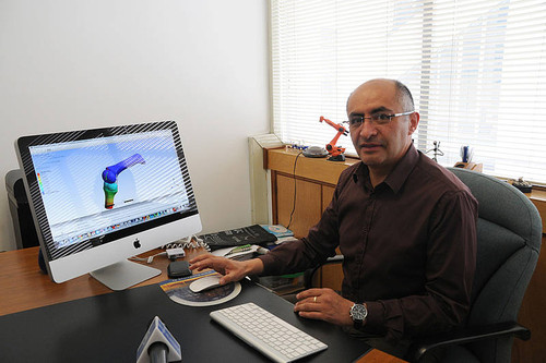 Carlos Julio Cortés Rodríguez, profesor del Departamento de Ingeniería Mecánica y Mecatrónica. FOTO: UN