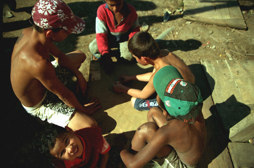 Niños en una calle de Brasil (FOTO: ITE).