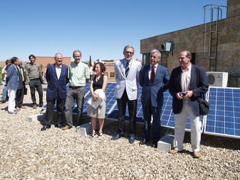 Visita a la instalación fotovoltaica del Edificio Departamental de la Universidad de Salamanca.