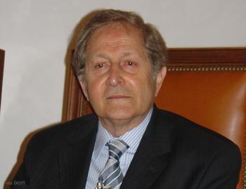 Claude Cohen-Tannoudji, premio Nobel de Física de 1997.