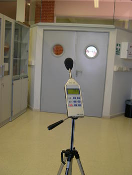 Un sonómetro empleado para realizar las mediciones de ruido