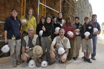 Imagen del equipo de la campaña de excavaciones.