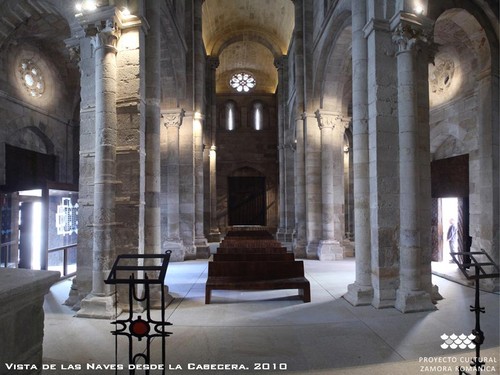 Interior de la iglesia de Santiago del Burgo (Zamora). Imagen: Leocadio Peláez.