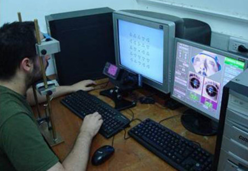 Con una cámara infrarroja ubicada delante de la pantalla de una computadora los investigadores identificaron los patrones de cambio en las pupilas de 20 participantes. FOTO: AGECIA CYTA