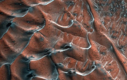 Dunas de arena helada en Marte. Foto: NASA / JPL-Caltech / University of Arizona.