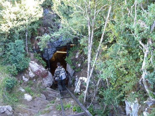 Entrada a la la cueva de Els Trocs, un yacimiento neolítico de unos 7.300 años de antigüedad. FOTO: Manuel Rojo Guerra.