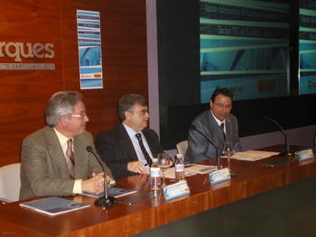 El director de Cedetel, Fernando Molpeceres (izq), junto al director general de Universidades, Juan Casado y al presidente de Aetical, Miguel Ángel García.