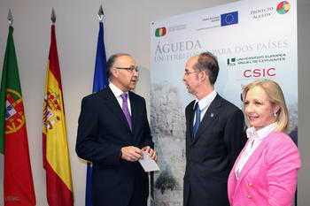 Ramiro Ruiz Medrano, Martín Fernández Antolín e Isabel Montequi momentos antes de la presentación del Proyecto Águeda.