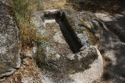 Tumba excavada en roca.
