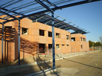 Edificio bioclimático actualmente en construcción en el Ceder de Lubia