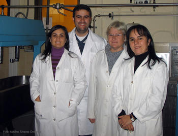 Grupo de investigación del Área de Tecnología de los Alimentos de la Universidad de León centrado en investigaciones sobre salmonela.