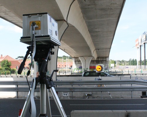 Equipo de medición hiperespectral en vía multicarril para obtener la firma de emisión por infrarrojo de gases tóxicos producidos por el tráfico rodado. Foto: UC3M.