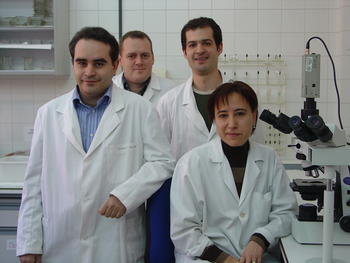 Ángel Porteros y Rosario Arévalo junto con el resto del equipo de investigación