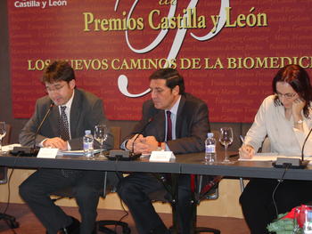 Oscar Campillo junto al gerente de Servicios Sociales, Antonio María Sáez