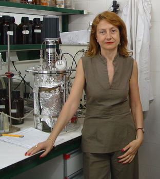 María del Carmen Márquez en los laboratorios de la Facultad de Ciencias